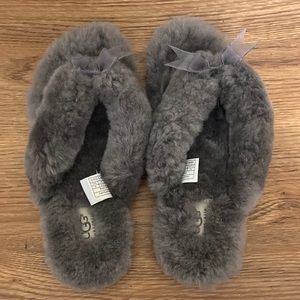 Womens ugg fuzzy flip flop